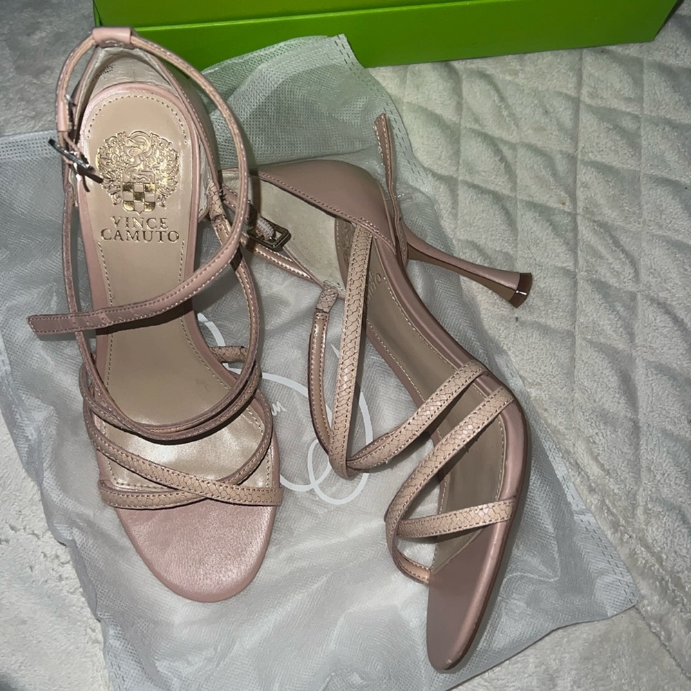 - New heels 7,5